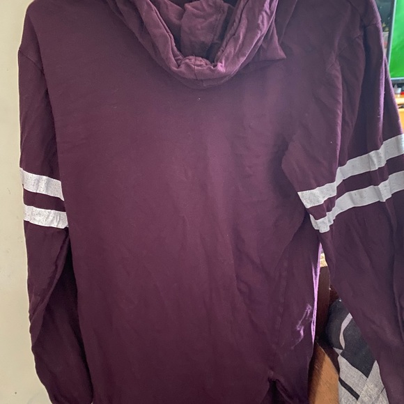 Casual Top - Picture 2 of 2